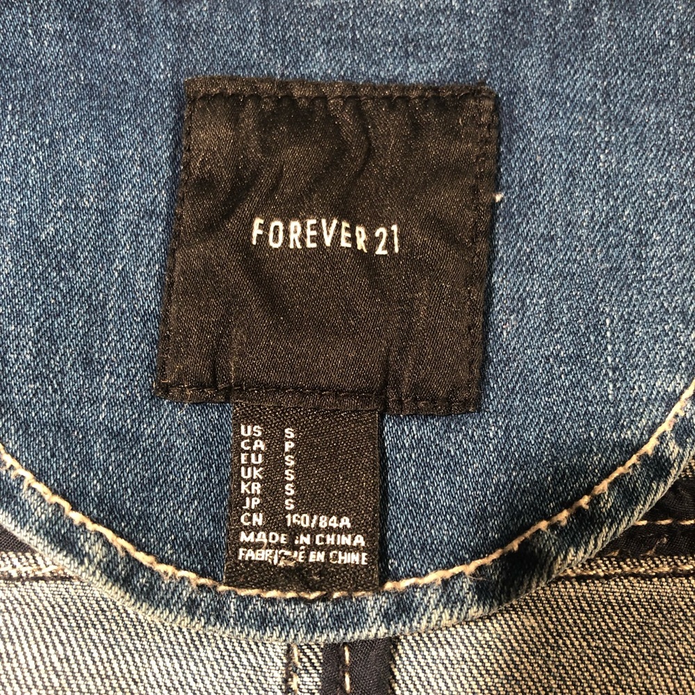 Forever 21 Women’s Spike Studded Denim Jacket - Picture 8 of 8